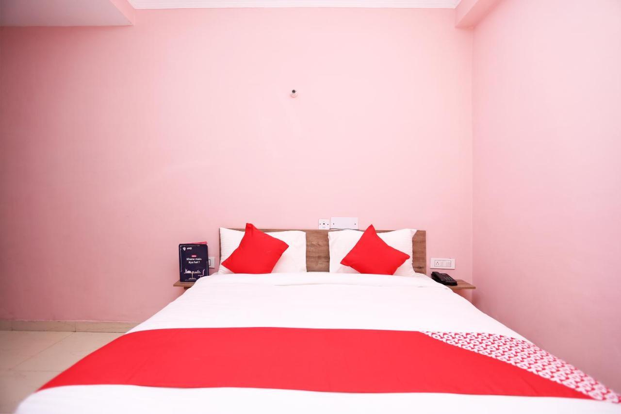 Oyo Flagship 14774 Sector 14 Gurgaon Hotel Ngoại thất bức ảnh