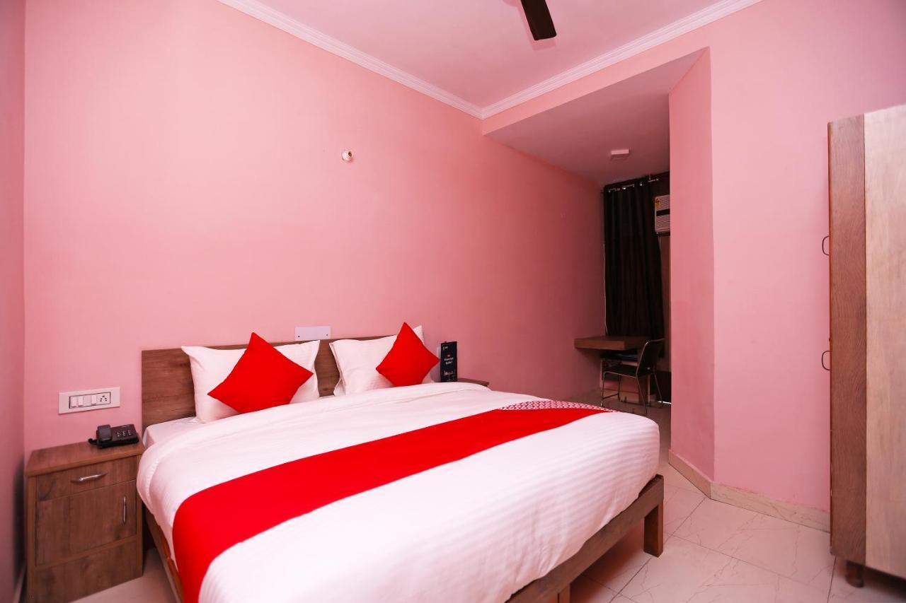 Oyo Flagship 14774 Sector 14 Gurgaon Hotel Ngoại thất bức ảnh
