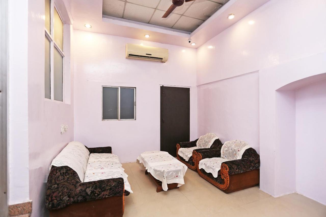 Oyo Flagship 14774 Sector 14 Gurgaon Hotel Ngoại thất bức ảnh