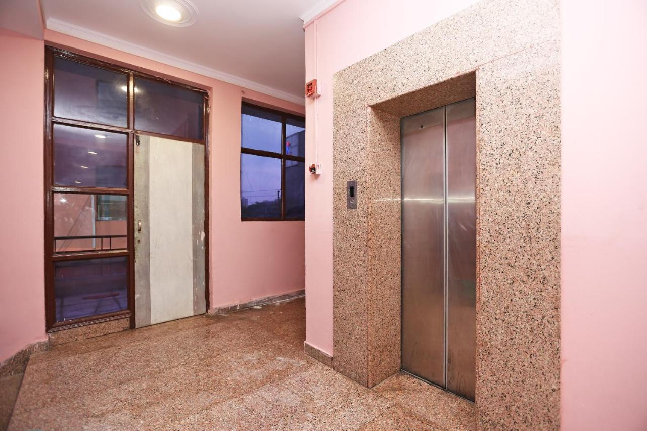 Oyo Flagship 14774 Sector 14 Gurgaon Hotel Ngoại thất bức ảnh