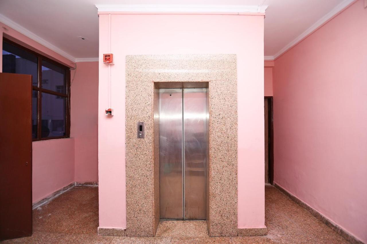 Oyo Flagship 14774 Sector 14 Gurgaon Hotel Ngoại thất bức ảnh