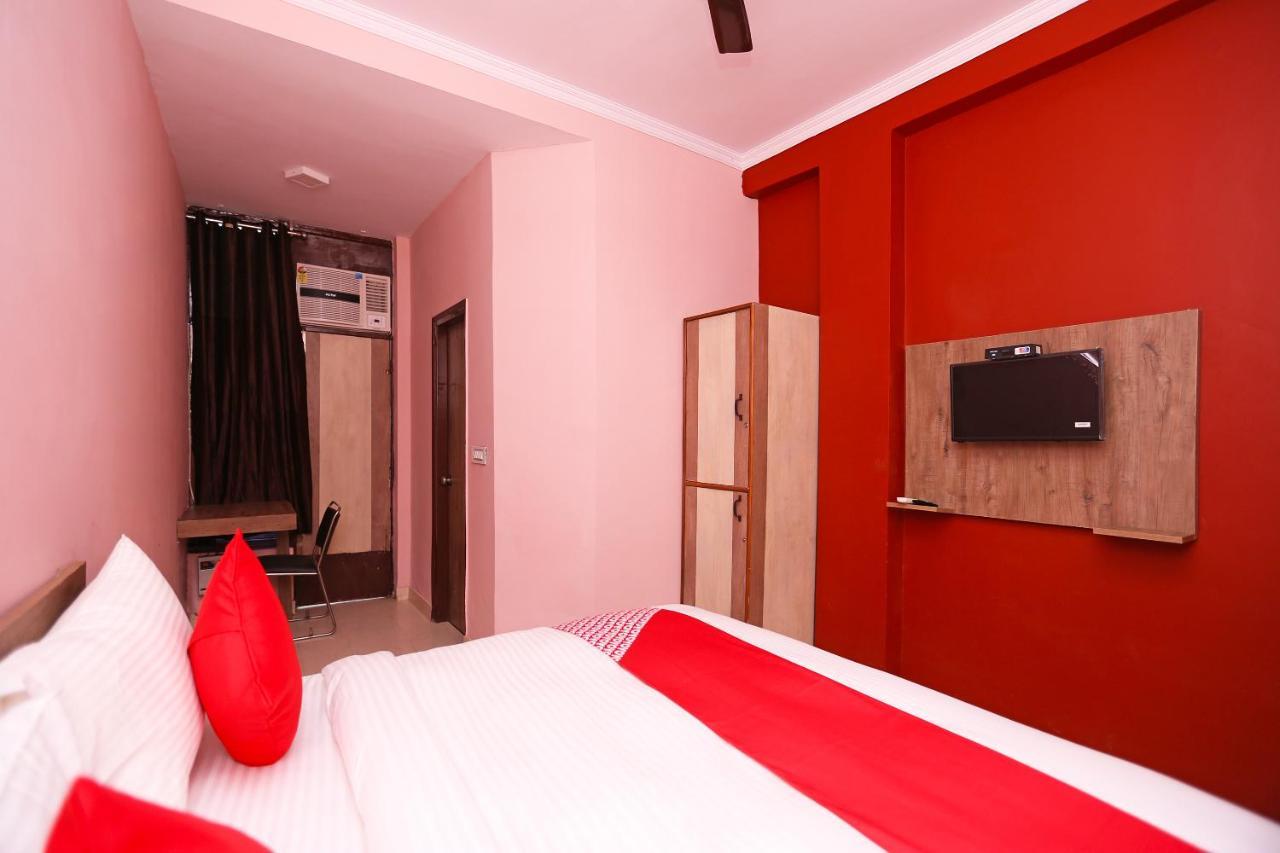 Oyo Flagship 14774 Sector 14 Gurgaon Hotel Ngoại thất bức ảnh