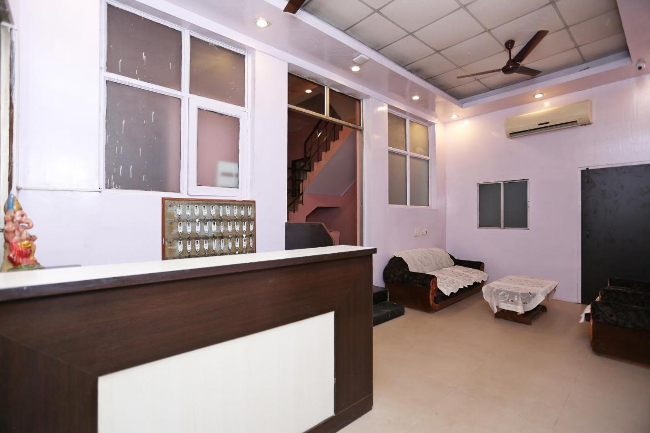 Oyo Flagship 14774 Sector 14 Gurgaon Hotel Ngoại thất bức ảnh