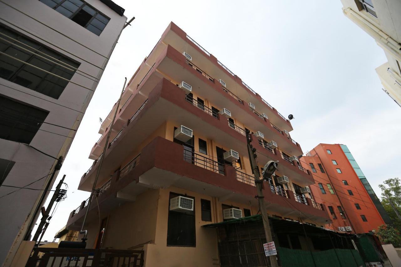Oyo Flagship 14774 Sector 14 Gurgaon Hotel Ngoại thất bức ảnh