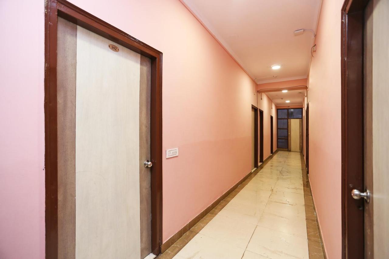 Oyo Flagship 14774 Sector 14 Gurgaon Hotel Ngoại thất bức ảnh